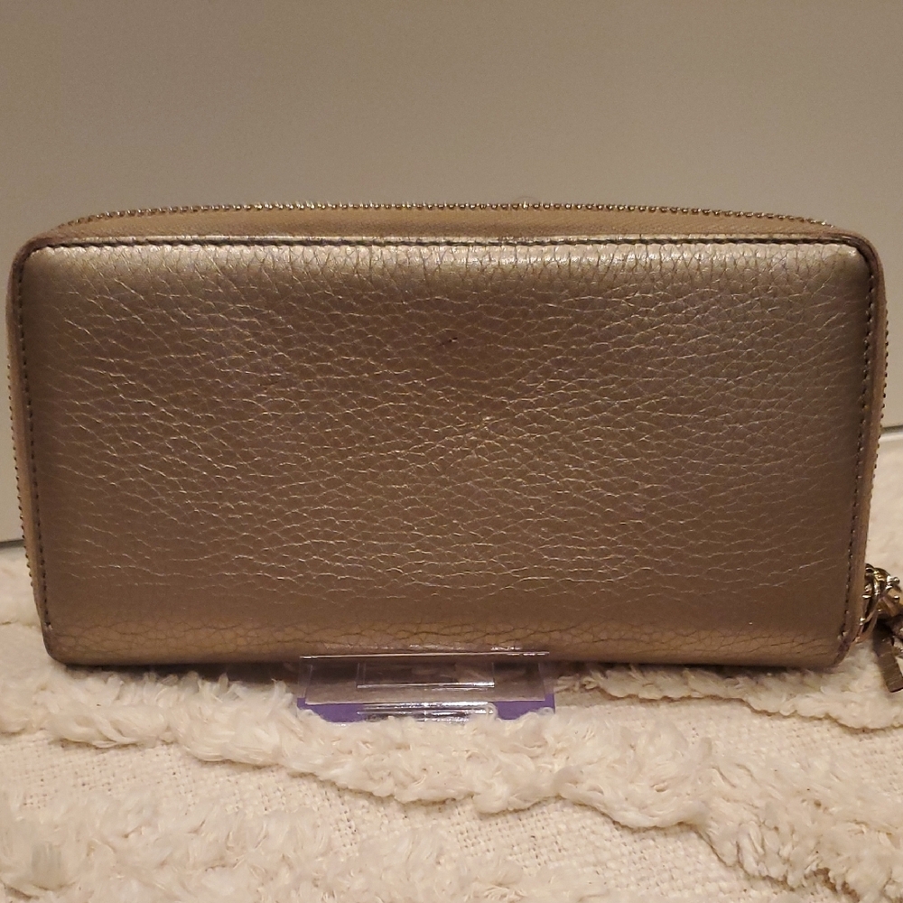Gucci Soho Gold Leather Wallet with Iconic GG Logo - Picture 4 of 17